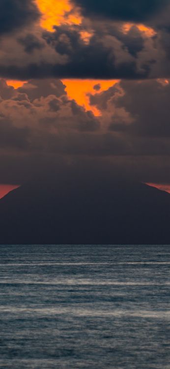 Stromboli, Valle de Los Monstruos, Lipari, Filicudi, Volcanello. Wallpaper in 1080x2340 Resolution