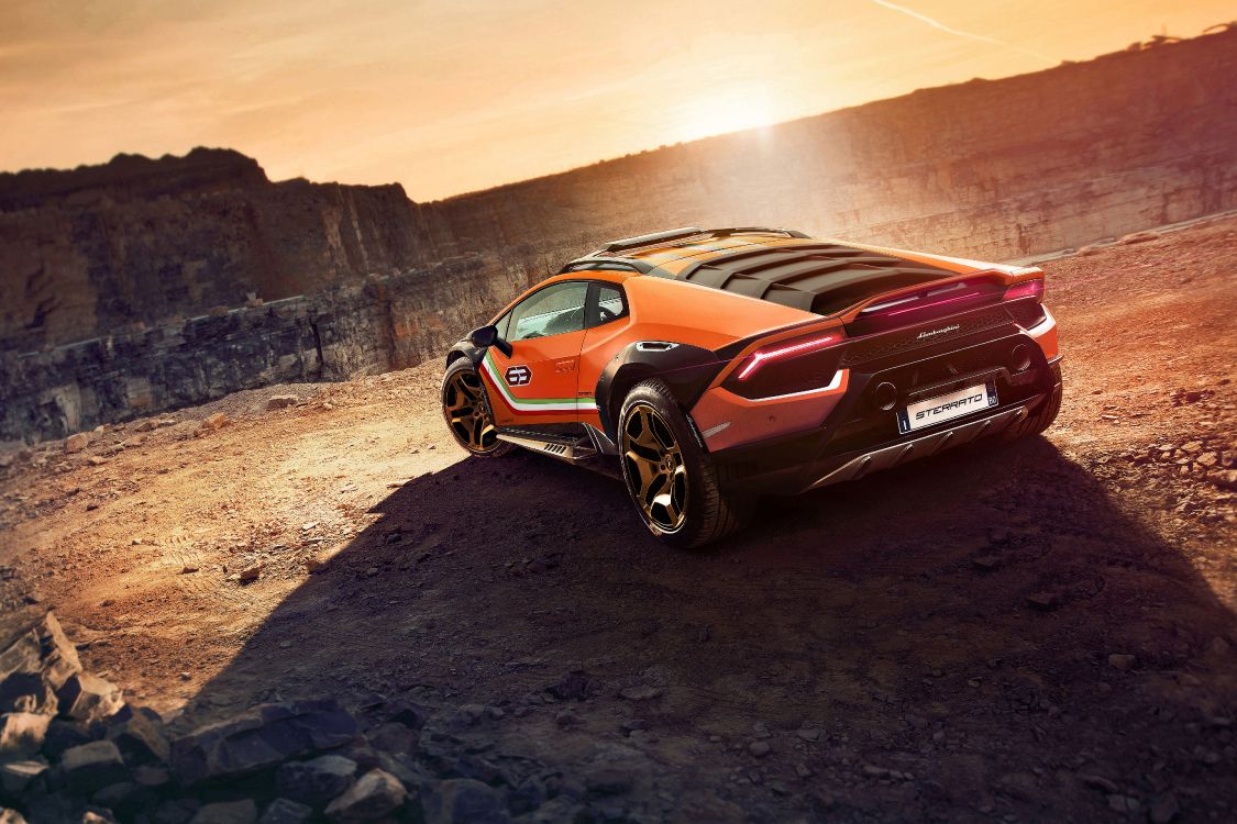 Rot-schwarzer Chevrolet Camaro Auf Braunem Sand. Wallpaper in 5000x3333 Resolution