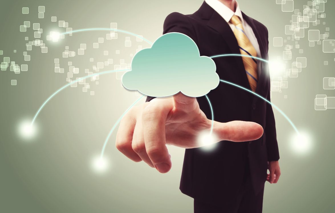 Persona Sosteniendo Papel Azul en Forma de Corazón. Wallpaper in 4700x3000 Resolution