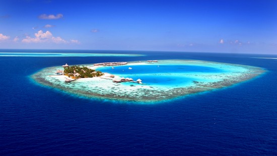 Image blue sea under blue sky during daytime