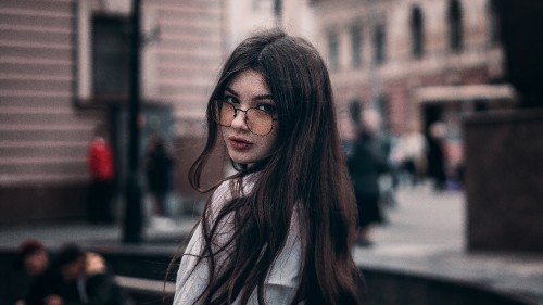 Image woman in black framed eyeglasses