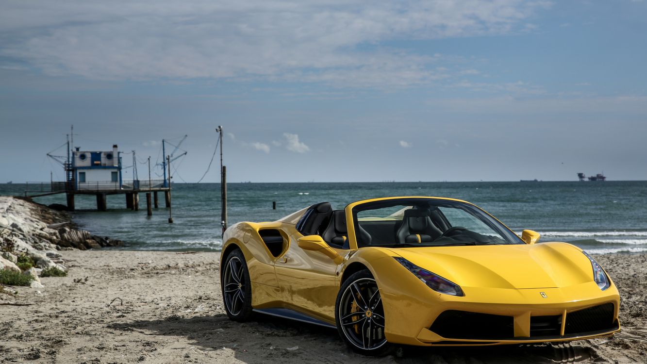 Ferrari 458 Italia Jaune Sur la Plage Pendant la Journée. Wallpaper in 3840x2160 Resolution