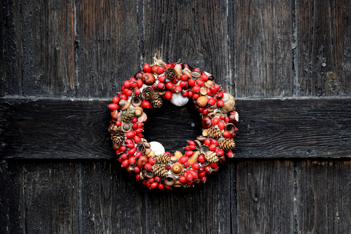 Wreath, Christmas Day, Holiday, Garland, Red. Wallpaper in 6000x4000 Resolution