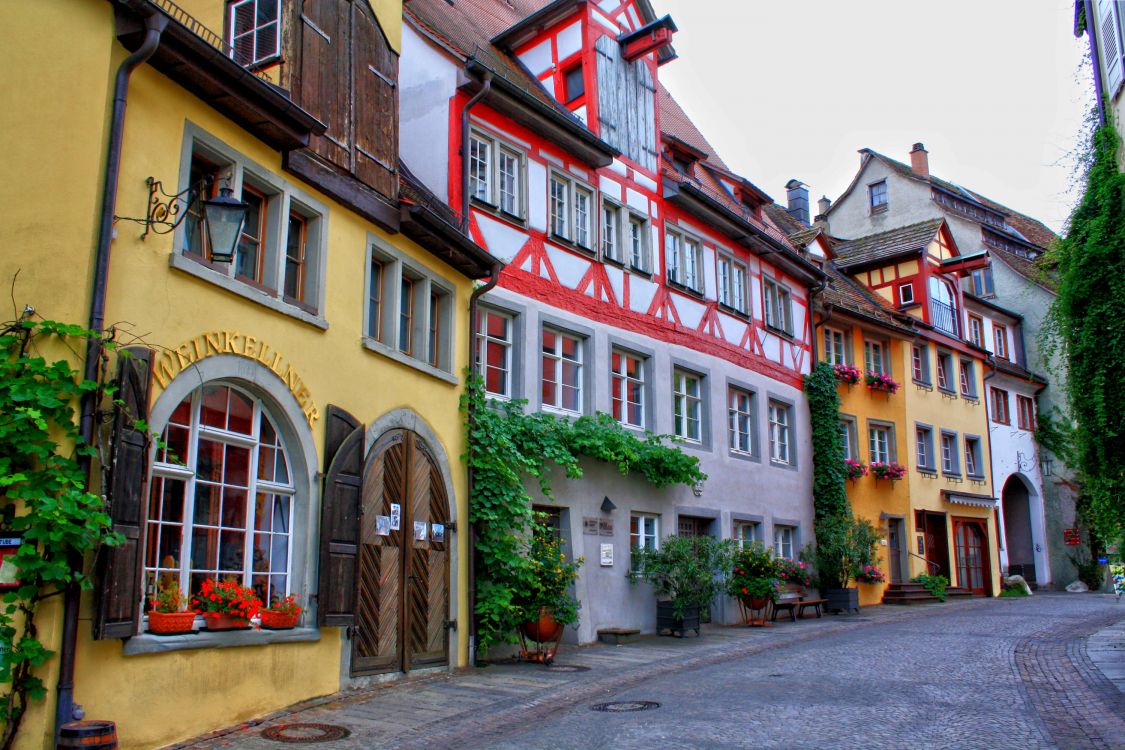 Edificio de Hormigón Amarillo Rojo y Verde. Wallpaper in 3000x2000 Resolution