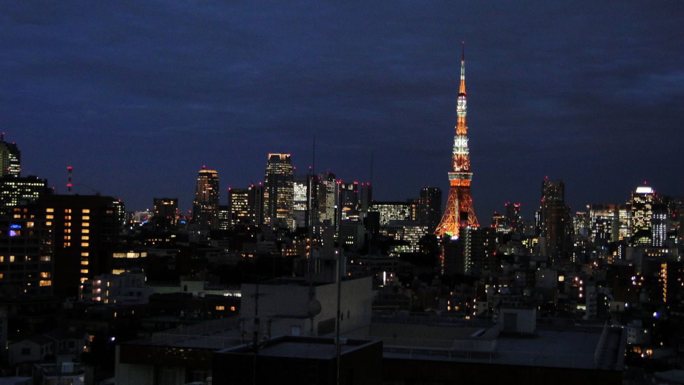Beleuchteter Eiffelturm Während Der Nacht. Wallpaper in 3456x1944 Resolution