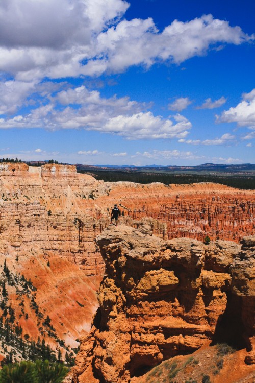 Image brown rock formation under blue sky during daytime