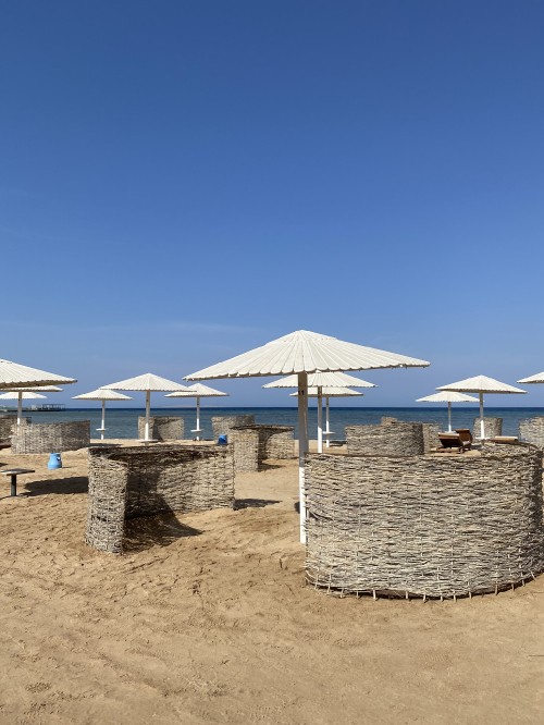 Image real estate, shade, beach, shore, outdoor table