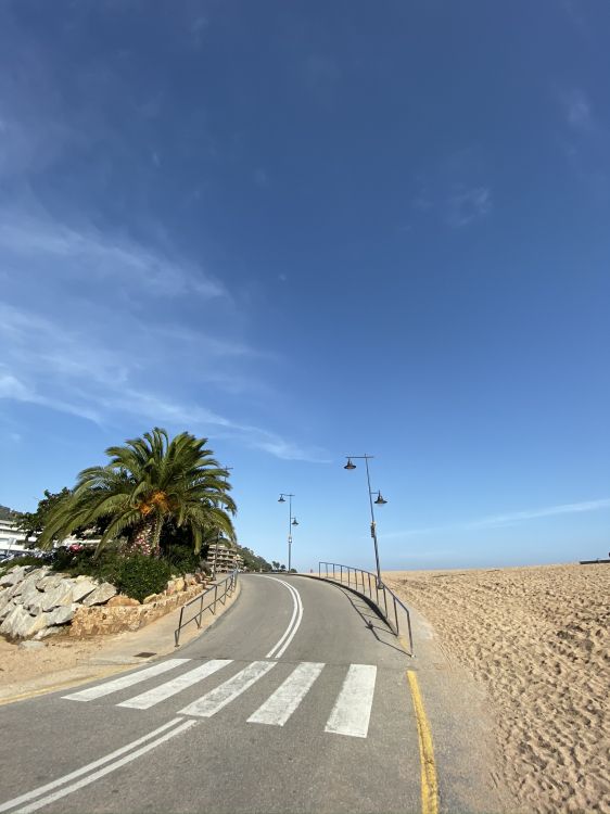 Route, la Journée, Surface de la Route, Infrastructure, Asphalt. Wallpaper in 1536x2048 Resolution