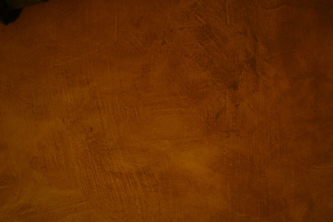 Brauner Holzboden Mit Weißem Textil. Wallpaper in 3504x2336 Resolution