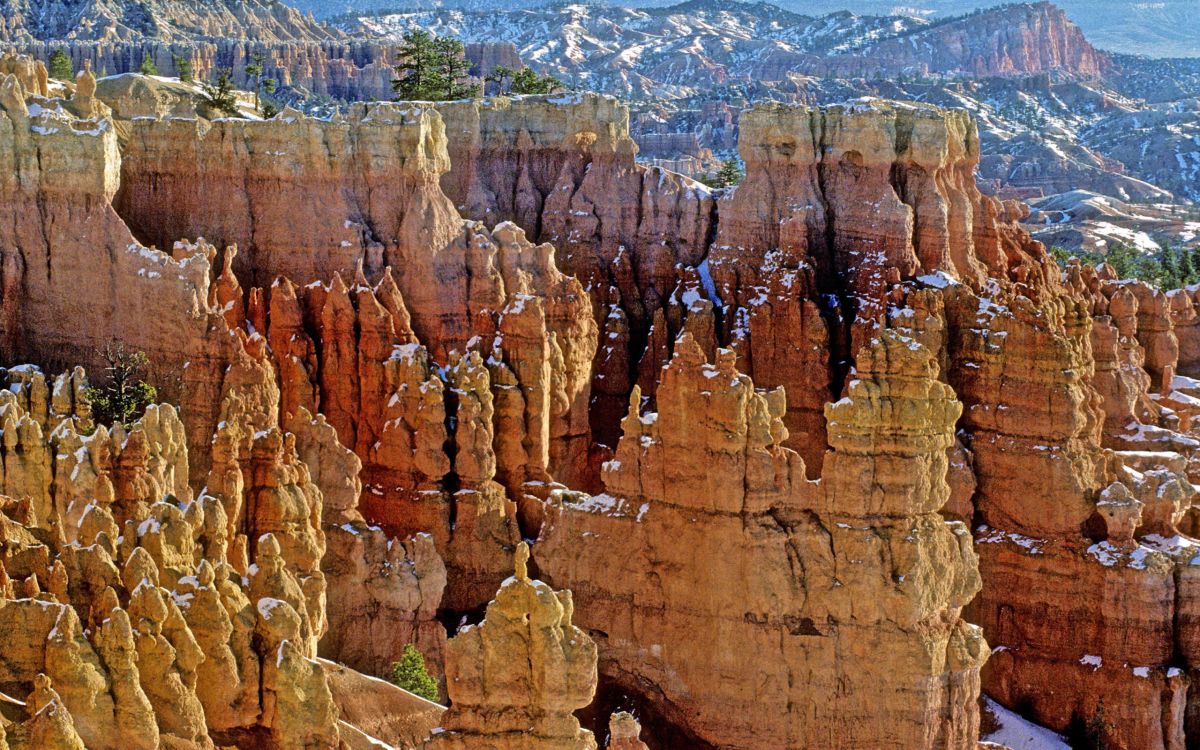 Formation Rocheuse Brune Pendant la Journée. Wallpaper in 2560x1600 Resolution