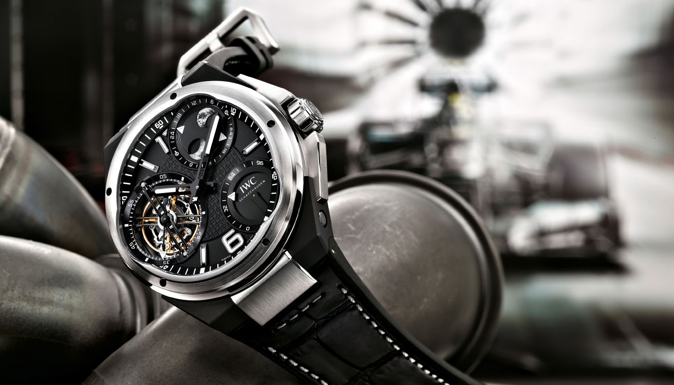 Silberne Und Schwarze Chronographenuhr. Wallpaper in 4000x2286 Resolution