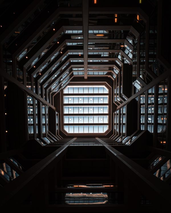 Estantes de Madera Marrón Con Libros. Wallpaper in 3369x4211 Resolution