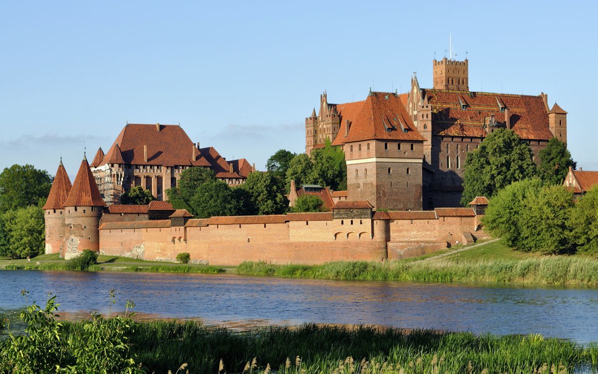 Malbork, Schloss, Befestigung, Wasserstraße, Mittelalterliche Architektur. Wallpaper in 2560x1600 Resolution