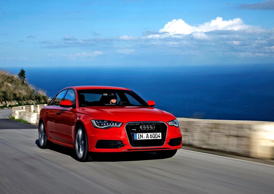 Roter Audi r 8 Tagsüber Unterwegs. Wallpaper in 1997x1413 Resolution