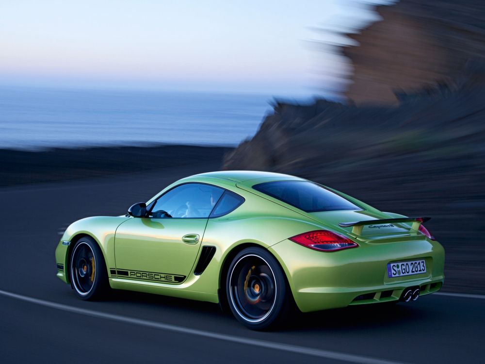 Grüner Porsche 911 Tagsüber Unterwegs. Wallpaper in 2048x1536 Resolution