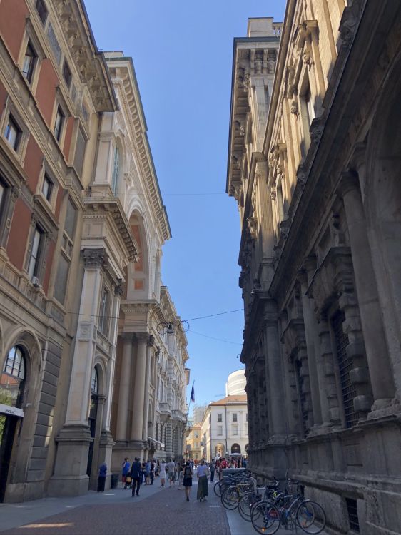 Wahrzeichen, Tageszeit, Architektur, Road, Nachbarschaft. Wallpaper in 1536x2048 Resolution