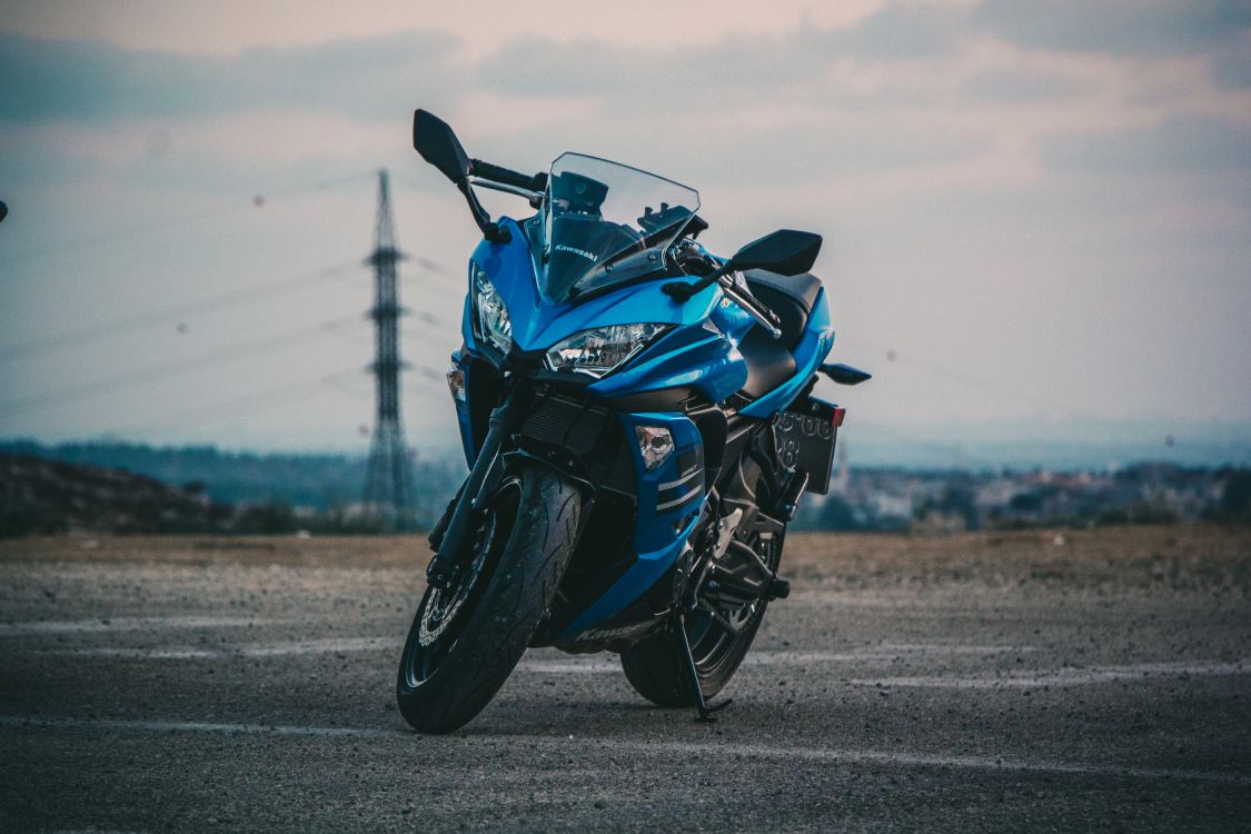 Blue and Black Sports Bike on Gray Asphalt Road During Daytime. Wallpaper in 5184x3456 Resolution