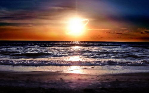 Image sea waves crashing on shore during sunset