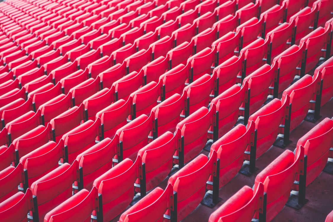 Chaises en Plastique Rouge Dans le Stade. Wallpaper in 5472x3648 Resolution