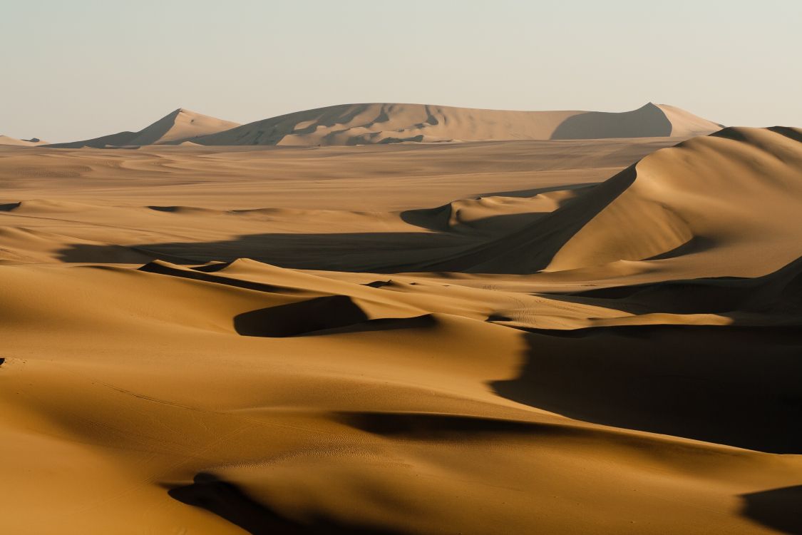 Dunes de Sable Brun Pendant la Journée. Wallpaper in 3456x2304 Resolution