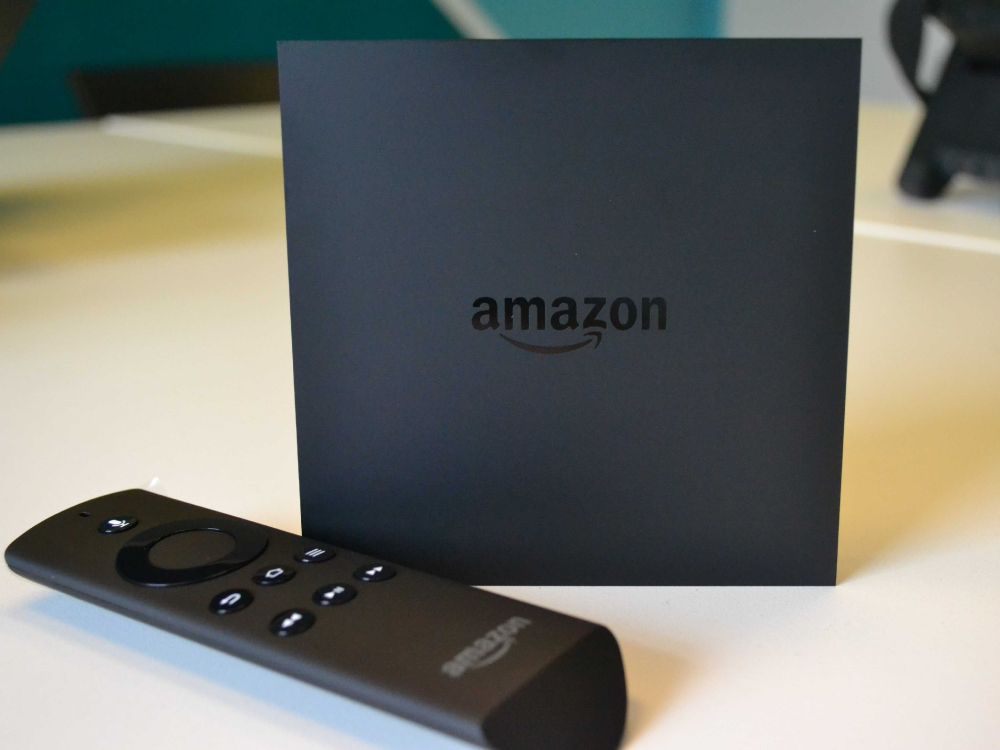 Schwarze Sony-Fernbedienung Auf Weißem Tisch. Wallpaper in 4091x3068 Resolution