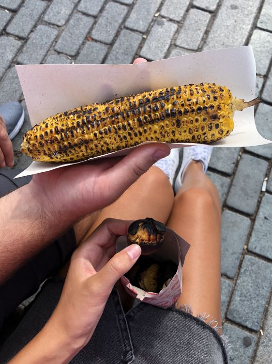 Banane, Doigt, Jaune, Grains de Maïs, Ongle. Wallpaper in 3024x4032 Resolution