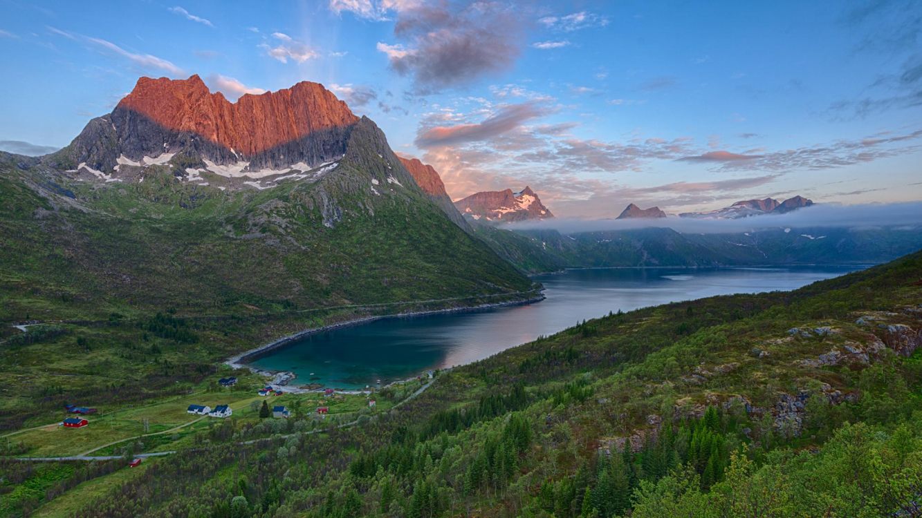 lake in the middle of mountains