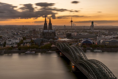 Image city skyline under cloudy sky during daytime