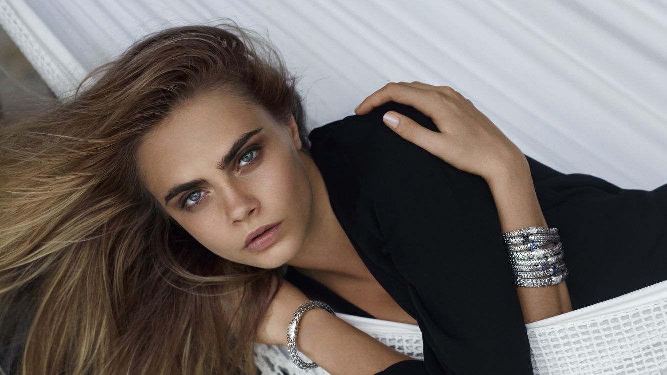 Cara Delevingne, tulip fever, joint, lip, eyelash