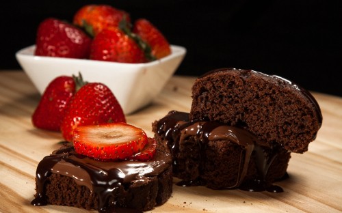 Image chocolate cake with strawberry on top