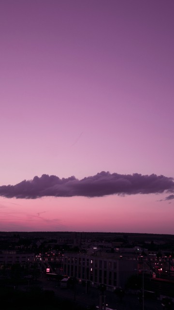 Image silhouette of city buildings during sunset