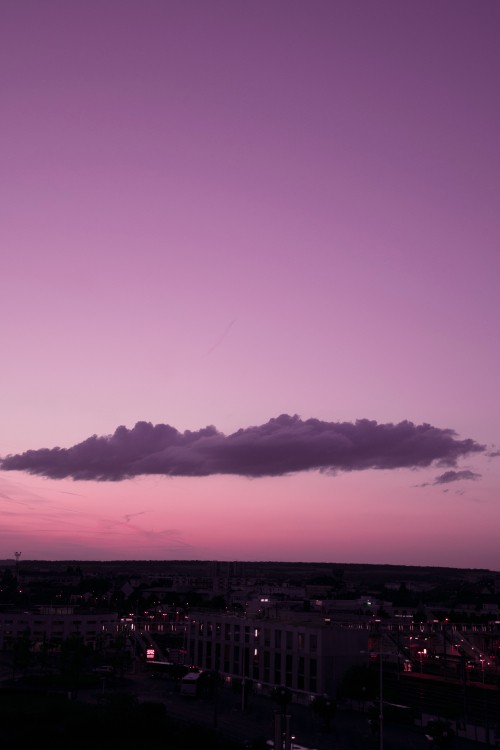 Image silhouette of city buildings during sunset