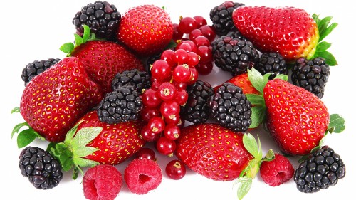 Image red strawberries and black berries