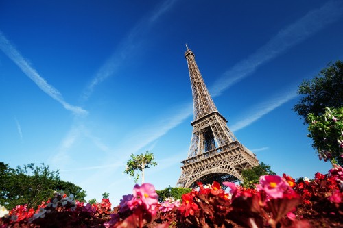 Image eiffel tower under blue sky during daytime