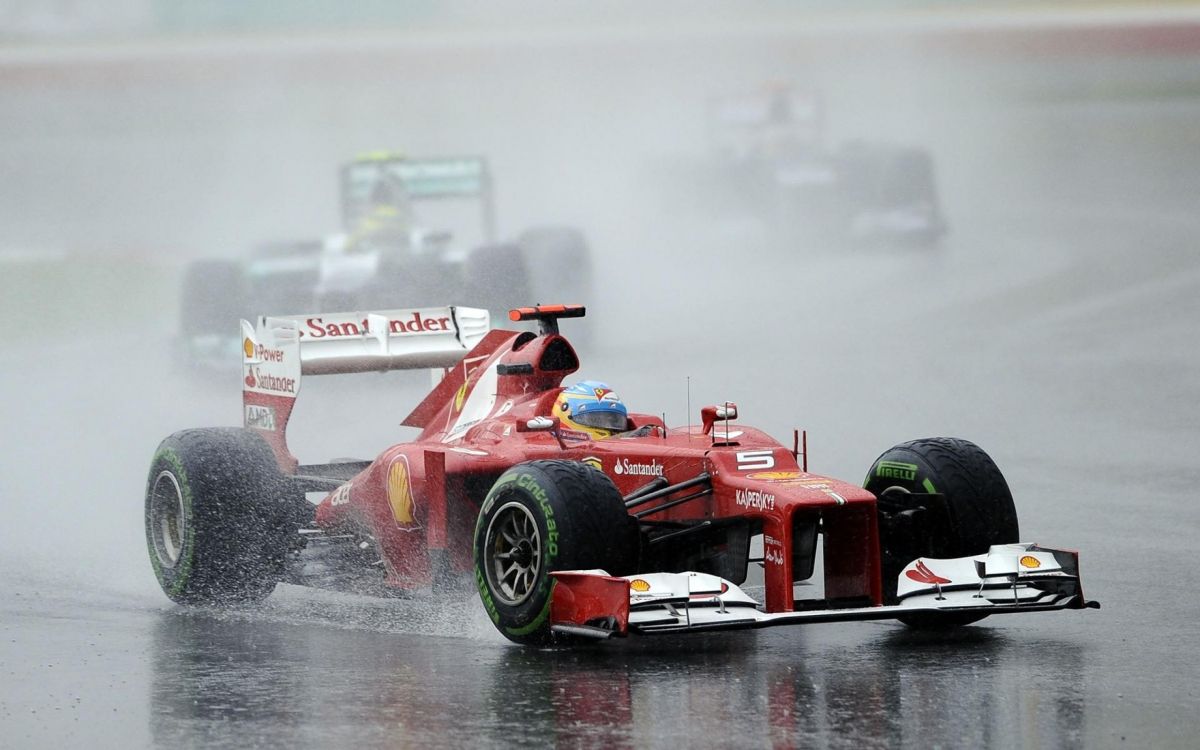 Rot-schwarzer f 1-Rennwagen Auf Dem Wasser. Wallpaper in 2560x1600 Resolution