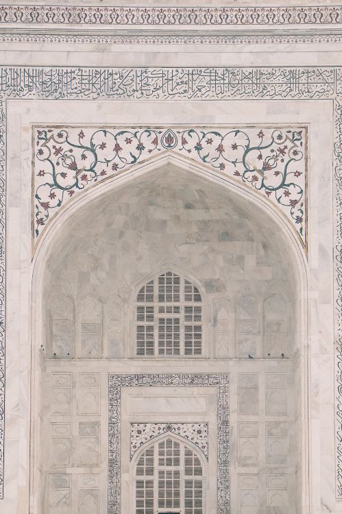 Edificio de Hormigón Marrón y Blanco. Wallpaper in 3572x5364 Resolution