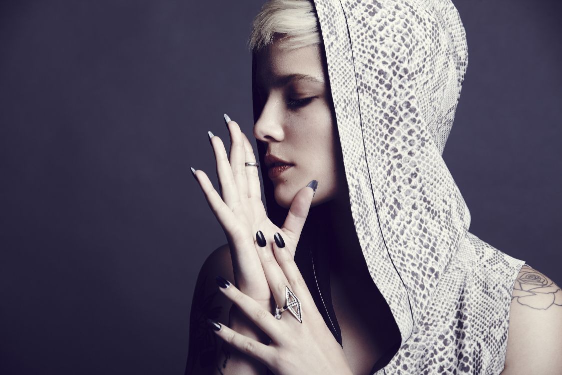 Halsey, Gesicht, Haut, Lippe, Hand. Wallpaper in 5616x3744 Resolution