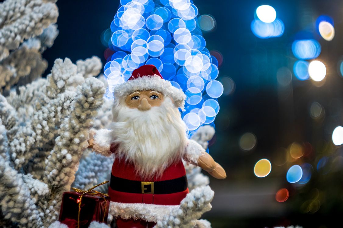 Weihnachtsmann, Weihnachtsdekoration, Ded Moroz, Weihnachten, Veranstaltung. Wallpaper in 2048x1365 Resolution