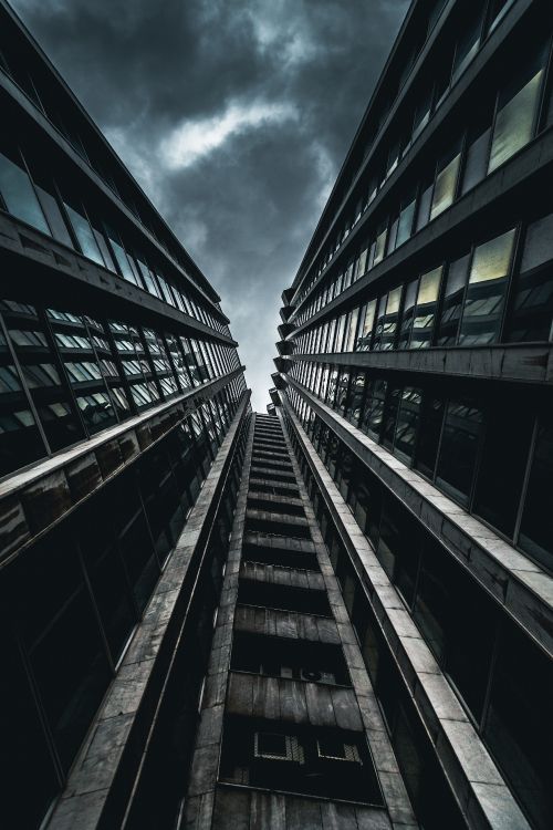 Foto en Escala de Grises Del Riel Del Tren. Wallpaper in 3744x5616 Resolution