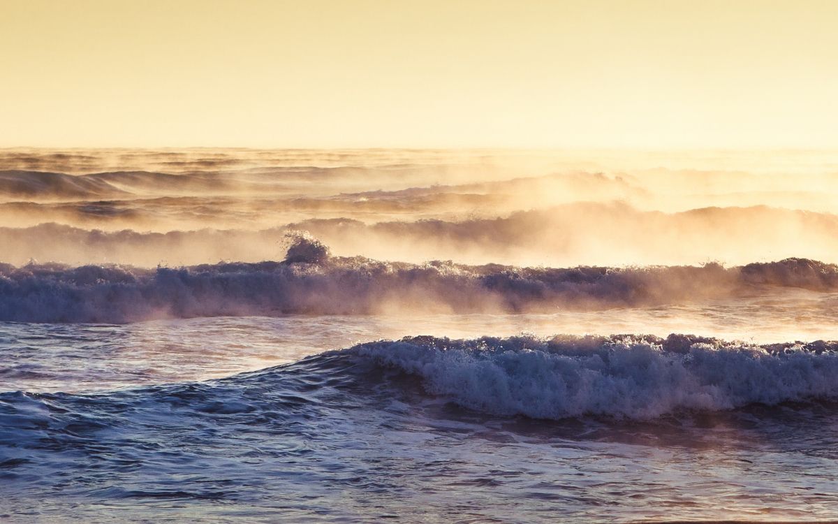 ocean waves crashing on shore during daytime