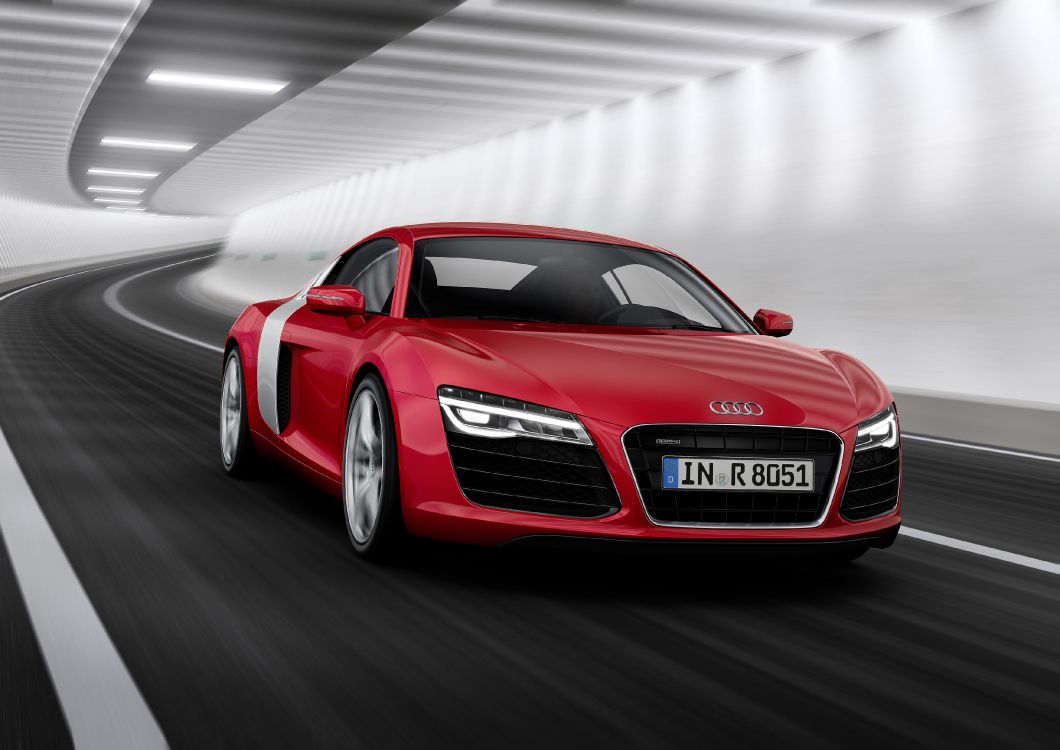 Roter Audi r 8 Unterwegs. Wallpaper in 3508x2481 Resolution