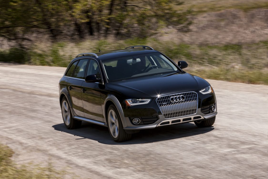 Audi a 4 Negro en la Carretera Durante el Día. Wallpaper in 1920x1280 Resolution