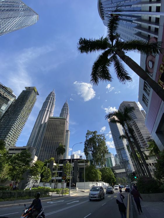 Las Torres Petronas, Kuala Lumpur, Malasia, Torre de Bloques, Arquitectura. Wallpaper in 1536x2048 Resolution