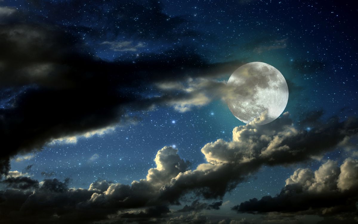 Pleine Lune Au-dessus Des Nuages Pendant la Nuit. Wallpaper in 3840x2400 Resolution