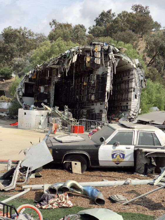 Universal Pictures, Universal Studios Hollywood, Wissenschaft, Biologie, Transport. Wallpaper in 3025x4032 Resolution