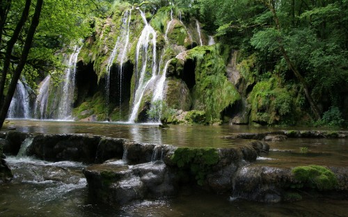 Image water falls in the middle of the forest