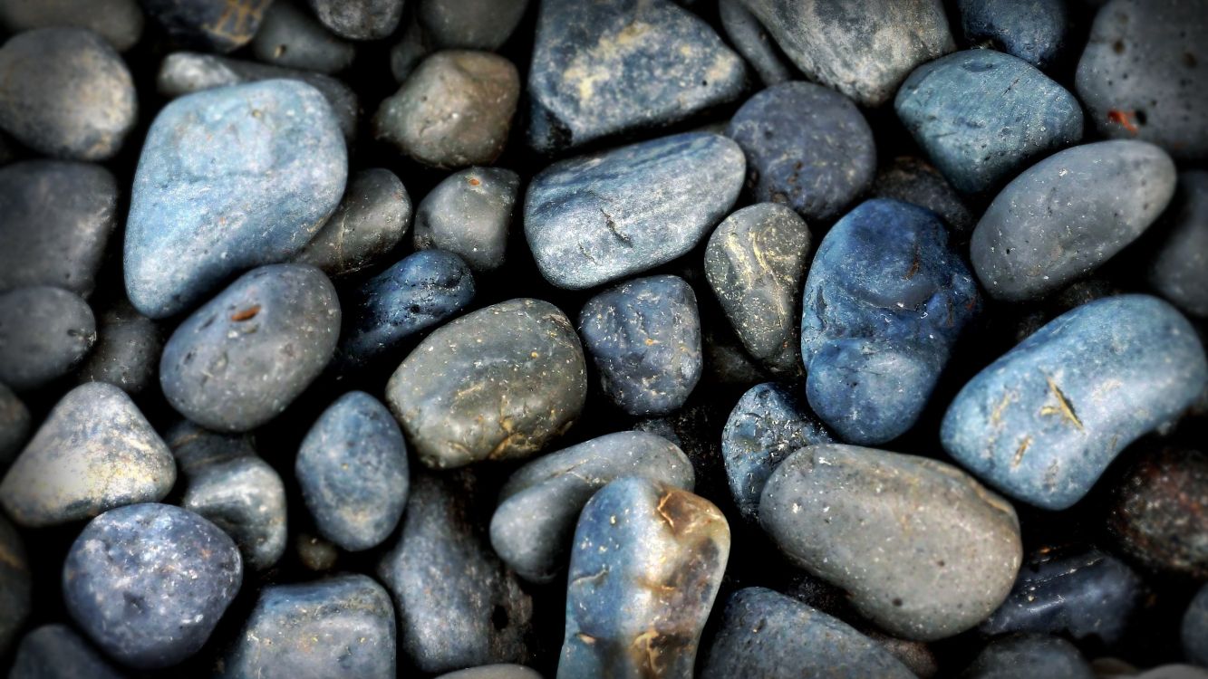 blue and gray stone fragments