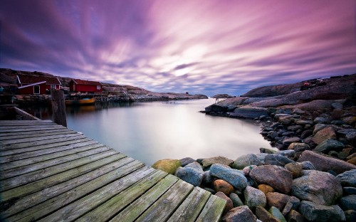 Image brown wooden dock on body of water