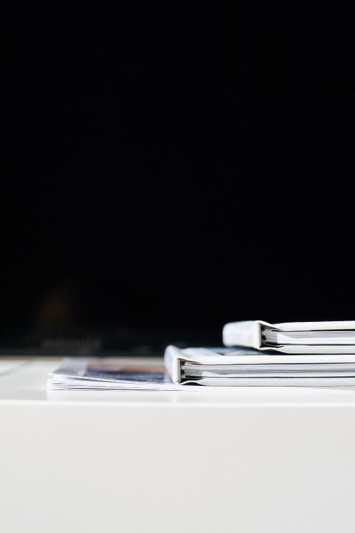 Weißes Druckerpapier Auf Weißem Tisch. Wallpaper in 2500x3750 Resolution