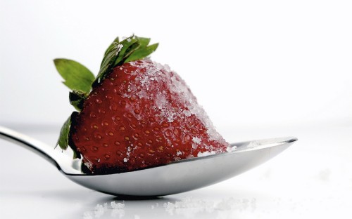 Image red strawberry on white ceramic plate